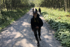 Uppåt på grusvägen.